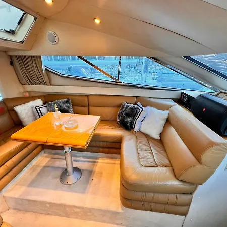 Exclusive 2 Úszó hotel *