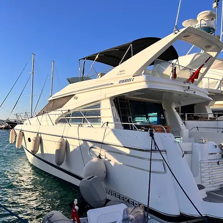 Exclusive 2 Úszó hotel *