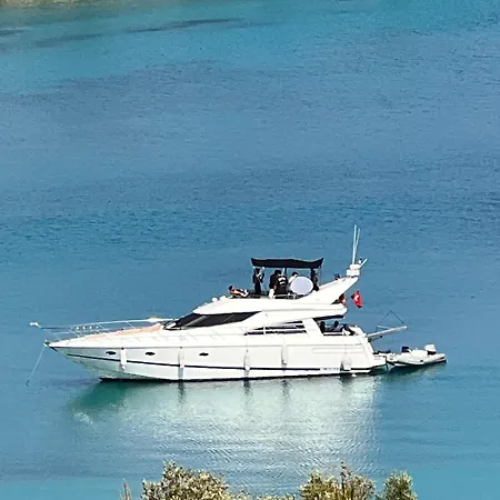 Exclusive 2 Úszó hotel *