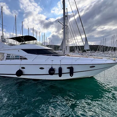 Båthotell Exclusive 2 *