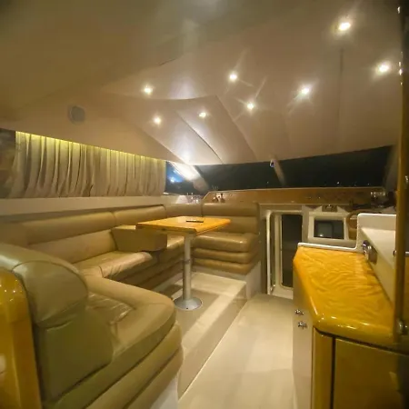 Exclusive 2 Úszó hotel