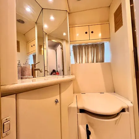 Exclusive 2 Úszó hotel *